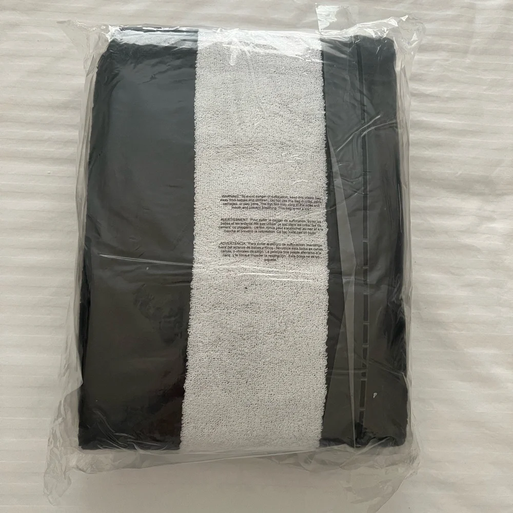 Mackenzie-Childs Black White Courtly Stripe Bath Towels Set Of 2. NEW! 28x55”